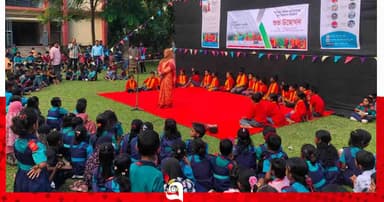তেঁতুলিয়ায় দেশে প্রথম অভিনয়ের মাধ্যমে পাঠদান