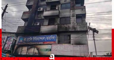শরীয়তপুরে হোটেলের পার্কিংয়ে আগুন: পুড়ল ১৩ গাড়ি, ছাদ থেকে উদ্ধার ১৭