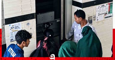 লিফটের ত্রুটিতে বড় বিপদের হাত থেকে রক্ষা পেলেন যবিপ্রবি শিক্ষার্থীরা