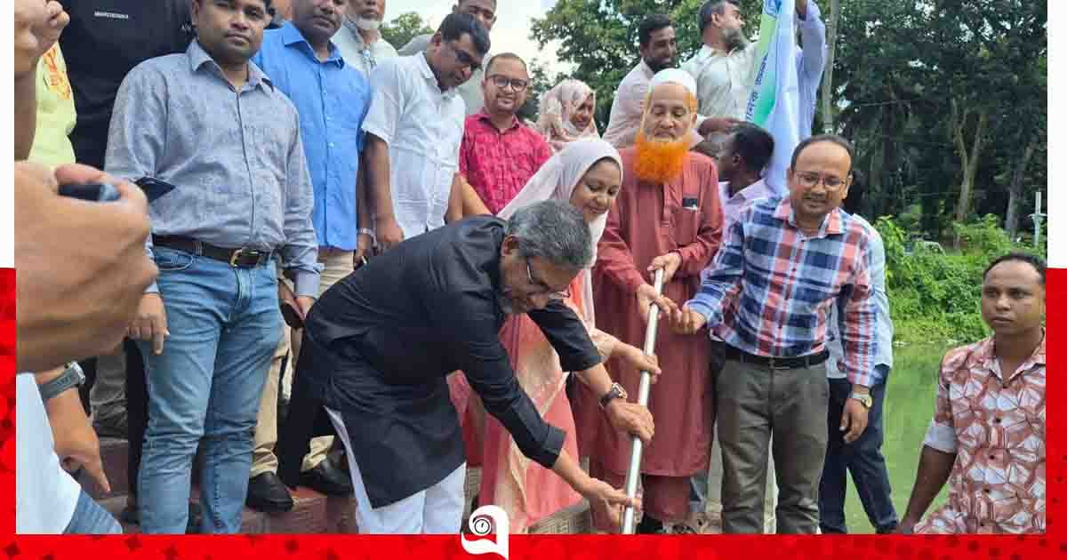 গুরুদাসপুরে ৯ জলাশয়ে ২৮৫ কেজি মাছের পোনা অবমুক্ত