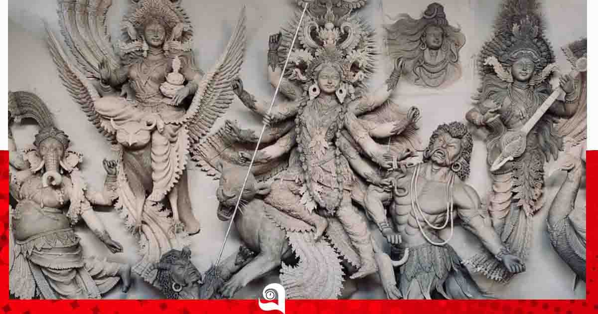 মির্জাগঞ্জে প্রতিমা তৈরিতে ব্যস্ত সময় পার করছেন শিল্পীরা