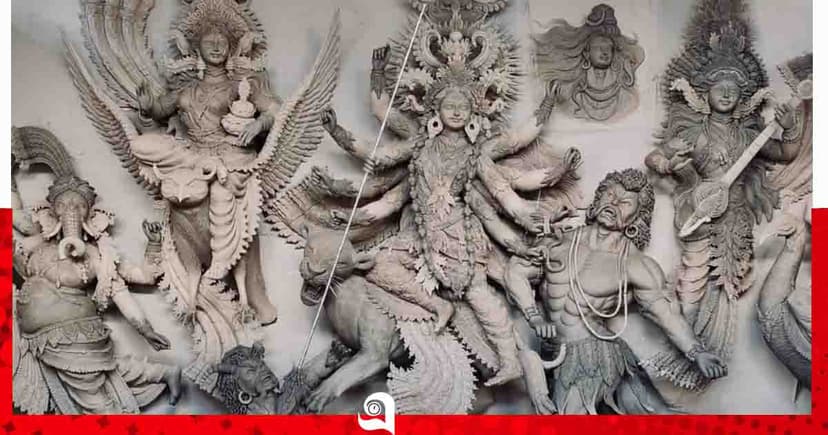 মির্জাগঞ্জে প্রতিমা তৈরিতে ব্যস্ত সময় পার করছেন শিল্পীরা