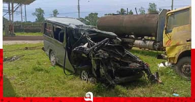 বগুড়ায় মাইক্রোবাস-ট্রাকের মুখোমুখি সংঘর্ষে নিহত ২, আহত ৭
