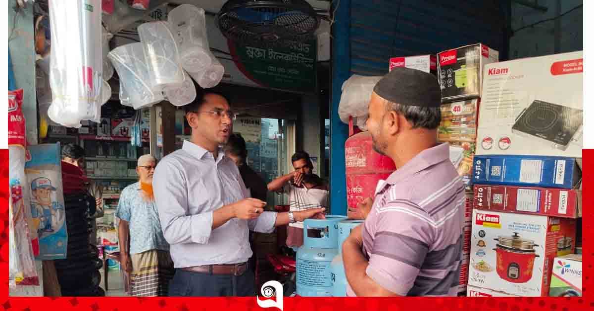 নির্ধারিত মূল্যের বেশি দাম নেওয়ায় ধামরাইয়ে দুই ডিলারকে জরিমানা