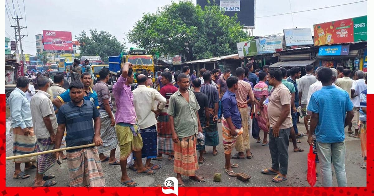 রাজশাহীতে সারের দাবিতে মহাসড়ক অবরোধ