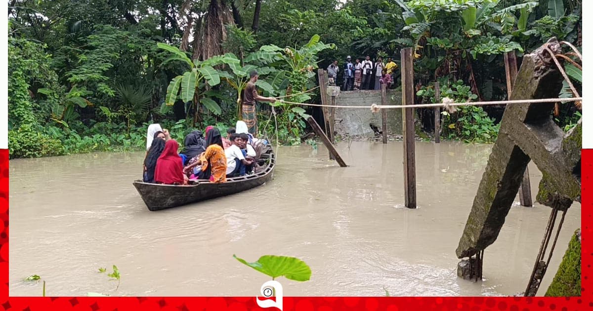 ডিঙি নৌকায় পারাপার