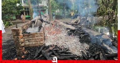 দুমকিতে সাবেক ইউপি চেয়ারম্যানের গোয়ালঘরে আগুন