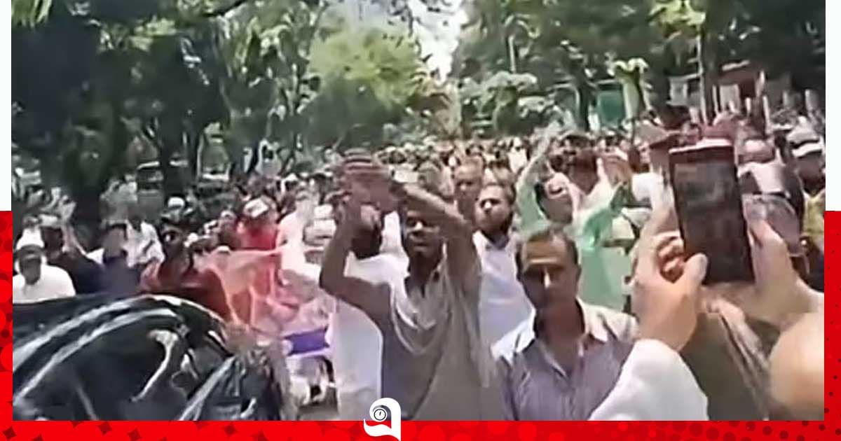 গুলশানে ‘জয় বাংলা’ স্লোগানে মিছিল, ককটেল বিস্ফোরণ