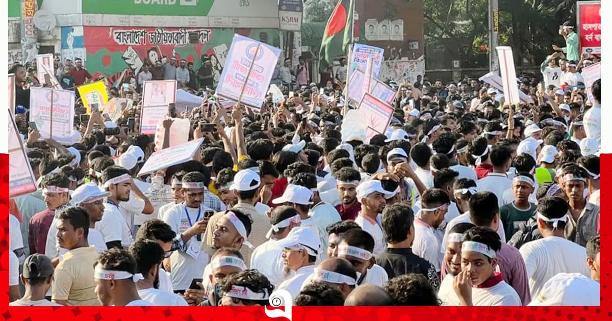 নোয়াখালী বিভাগ দাবিতে শাহবাগ অবরোধ