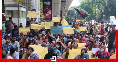 নিয়োগপত্রের দাবিতে শাহবাগে প্রাথমিকের সুপারিশপ্রাপ্তদের অবস্থান