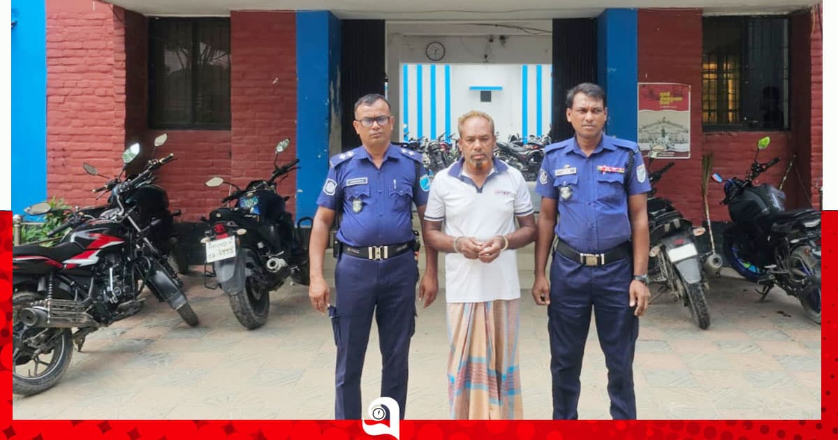 শ্রীনগরে স্ত্রীর পরকীয়া প্রেমিককে কুপিয়ে হত্যা, স্বামী গ্রেপ্তার