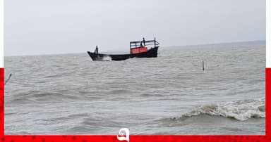 ঝড়ে মাছ ধরার ট্রলারডুবি, ২ জেলের মৃত্যু