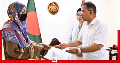 প্রধানমন্ত্রীর সঙ্গে শহিদ সেনাসদস্যদের পরিবারের সাক্ষাৎ, আর্থিক সহায়তা