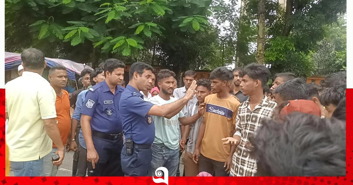 গৌরীপুরে বকেয়া বেতনের দাবিতে মহাসড়ক অবরোধ
