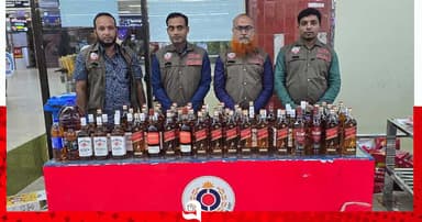 শাহজালালে দুই যাত্রীর কাছ থেকে ৮১ লিটার বিদেশি মদ জব্দ