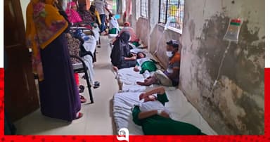ক্লাস চলাকালীন হঠাৎ অসুস্থ অর্ধশতাধিক শিক্ষার্থী