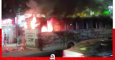 মিরপুরে চলন্ত বাসে আগুন
