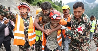 নেপালে সুড়ঙ্গ থেকে জীবিত দুজন উদ্ধার