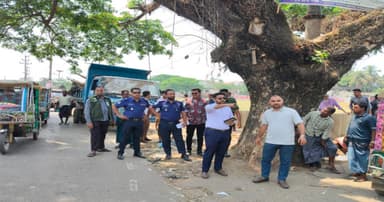 টেকনাফে অবৈধ স্থাপনা উচ্ছেদ করল প্রশাসন