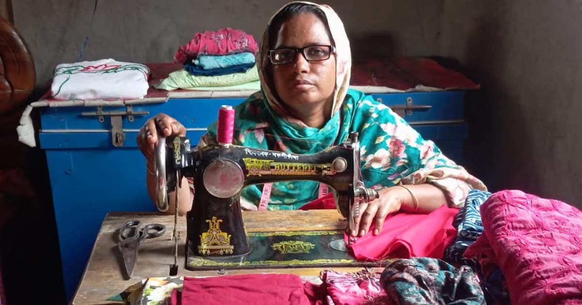 চার গ্রামের একমাত্র নারী দর্জি বিধবা সায়রা