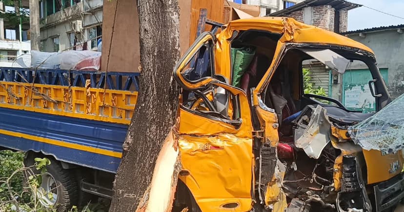 দুমকিতে পিকআপ চাপায় অবসরপ্রাপ্ত ব্যাংকার নিহত