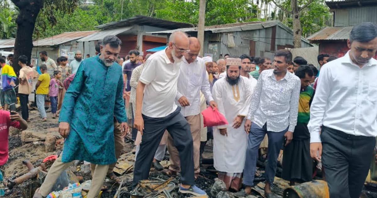 পিরোজপুরে ভয়াবহ অগ্নিকাণ্ডে ৬ দোকান পুড়ে ছাই