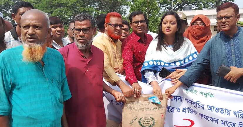 তাড়াশে ক্ষুদ্র ও প্রান্তিক কৃষকদের মাঝে বীজ ও সার বিতরণ