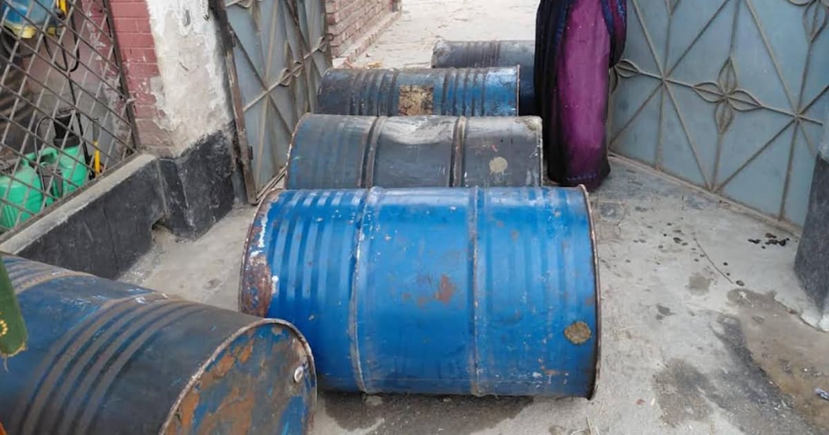 চুয়াডাঙ্গায় তেল মজুদের দায়ে ইউপি সদস্যকে জেল-জরিমানা