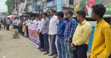 সাংবাদিক জিন্নাহর ওপর হামলার প্রতিবাদে সাতক্ষীরায় মানববন্ধন