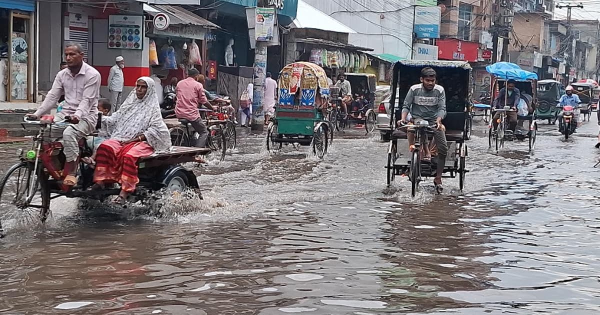 সৈয়দপুরে তুমুল বৃষ্টিতে এসএসসি পরীক্ষার্থীদের চরম ভোগান্তি