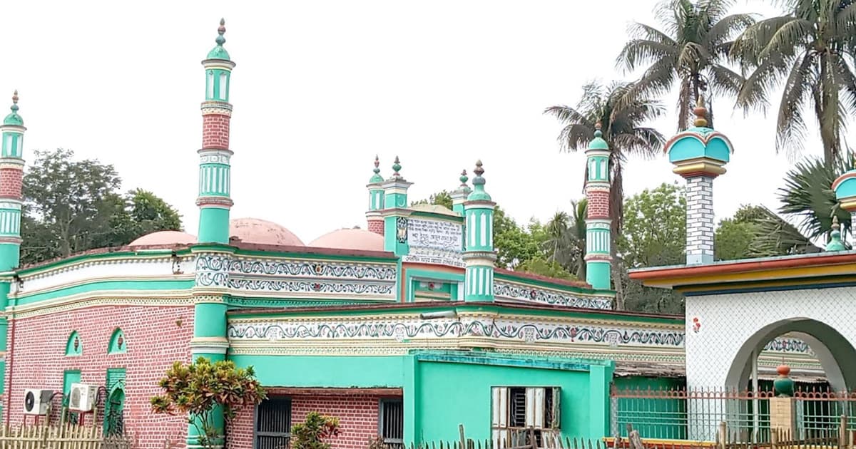 কুমার নদের তীরে মন জুড়ানো এক শাহী মসজিদ