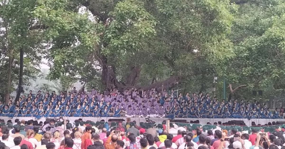 রমনার বটমূলে চলছে বর্ষবরণের বর্ণিল আয়োজন