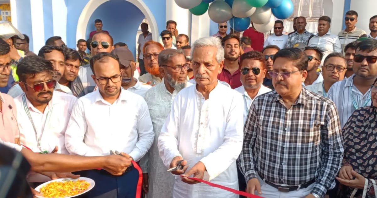 “নাগরদোলায় ঘুরছে মাগুরা,বছর ঘুরে ফিরল শিল্প ও বাণিজ্যে মেলা”