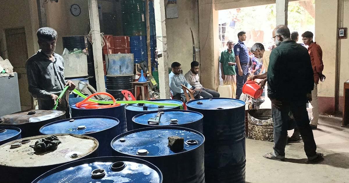 সারিয়াকান্দিতে ৪ হাজার লিটার অবৈধ ডিজেল জব্দ