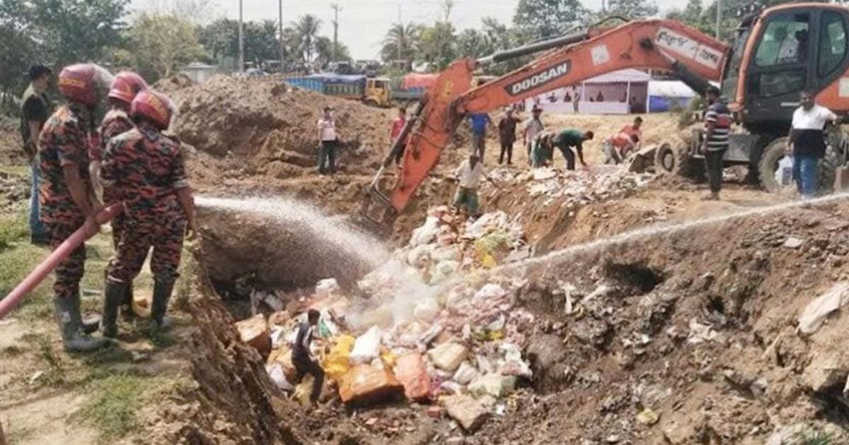 কুমিল্লায় আমদানি নিষিদ্ধ ৪ কোটি টাকার অবৈধ পণ্য ধ্বংস