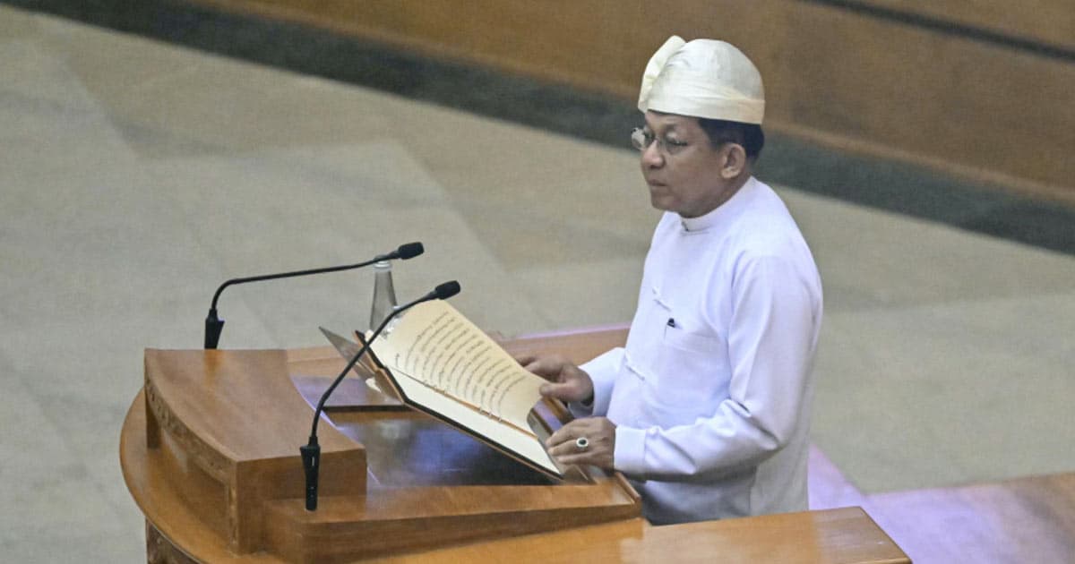 শপথ নিলেন মিয়ানমারের প্রেসিডেন্ট মিন অং হ্লাইং