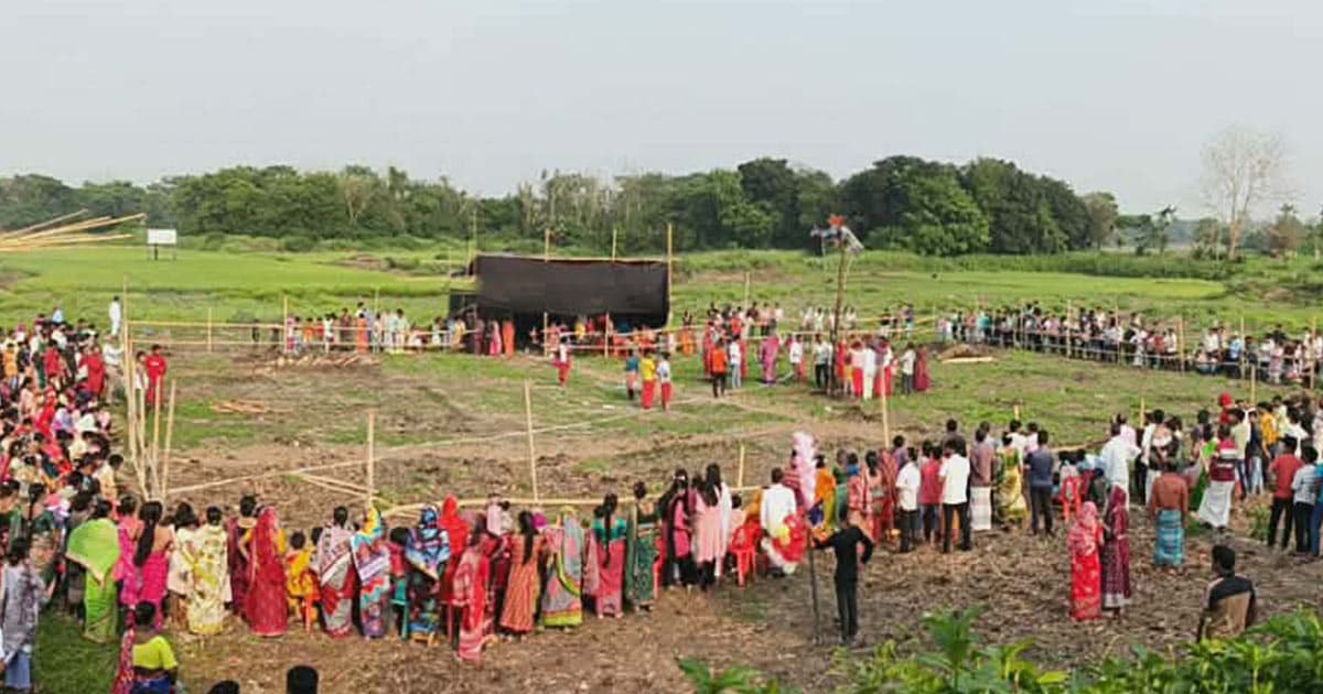 গাজীপুরে নববর্ষে ব্যতিক্রম আয়োজন: চরক পূজায় দর্শনার্থীদের ঢল