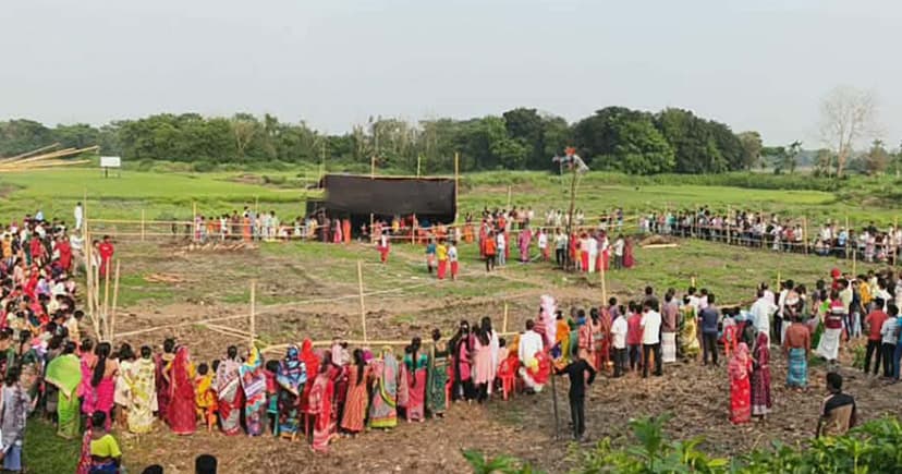 গাজীপুরে নববর্ষে ব্যতিক্রম আয়োজন: চরক পূজায় দর্শনার্থীদের ঢল