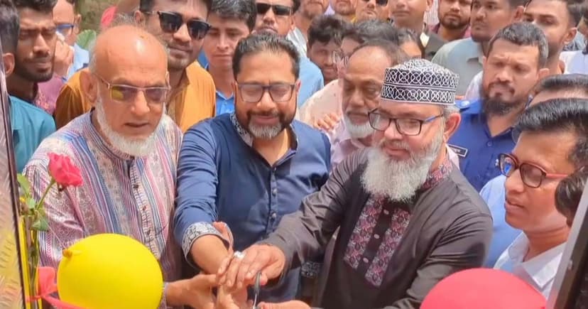 পিরোজপুর সরকারি সোহরাওয়ার্দী কলেজে নতুন বাস উদ্বোধন