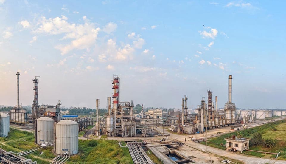 দেশের একমাত্র তেল শোধনাগার বন্ধের ঘোষণা