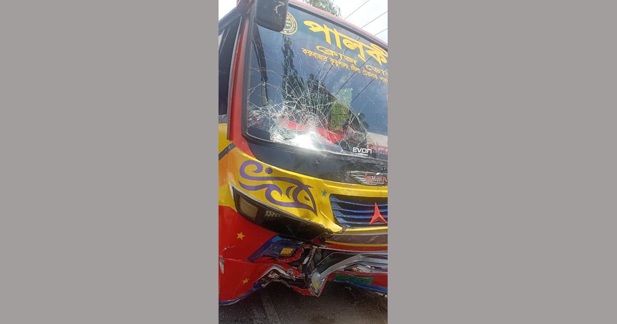 উখিয়ায় বাস-ইজিবাইকের মুখোমুখি সংঘর্ষে যুবক নিহত