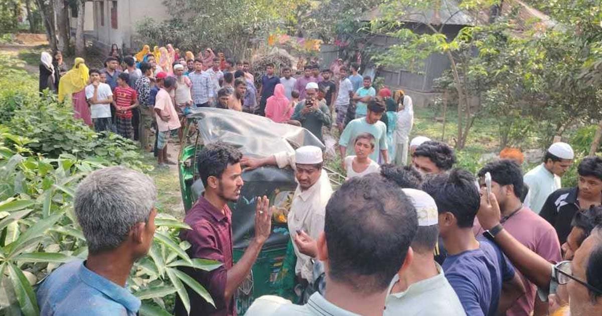 দেবিদ্বারে অটোরিকশা–কাভার্ডভ্যান সংঘর্ষে মা-ছেলে নিহত