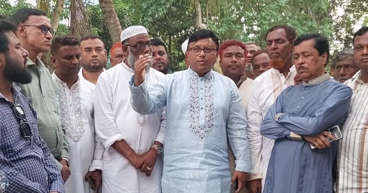 রায়পুরায় সড়ক নির্মাণে অনিয়মের অভিযোগ, এমপি বকুলের হুঁশিয়ারি