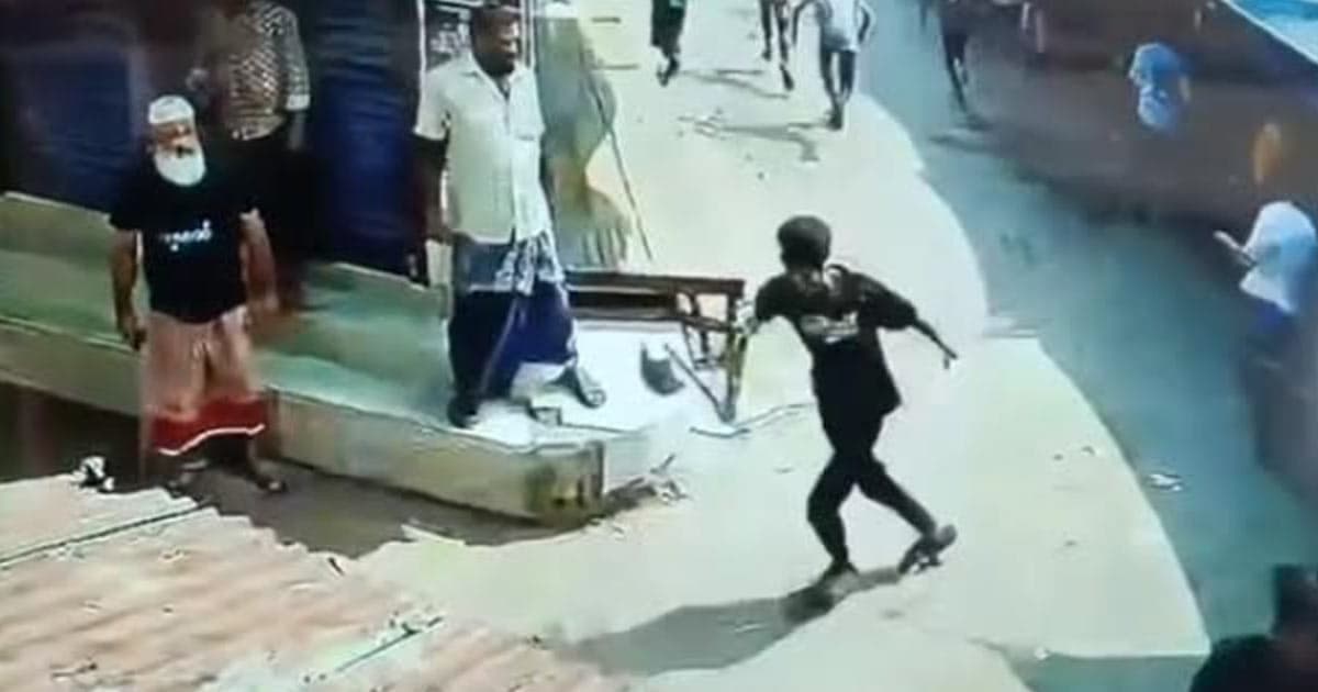 শাহজাদপুরে কিশোর গ্যাংয়ের চাঁদা দাবি, হামলায় ব্যবসায়ী বাবা-ছেলে আহত