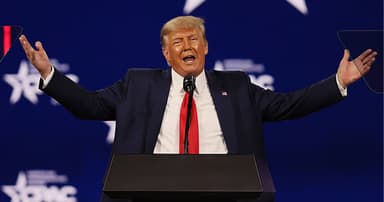 ইরান চুক্তি না করলে তেল সম্পদ দখলের হুমকি ট্রাম্পের