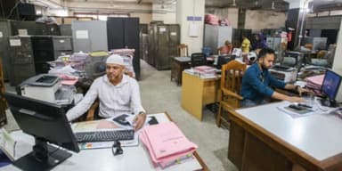 আজ থেকে নতুন সময়ে অফিস, মার্কেট বন্ধ সন্ধ্যা ৬টায়