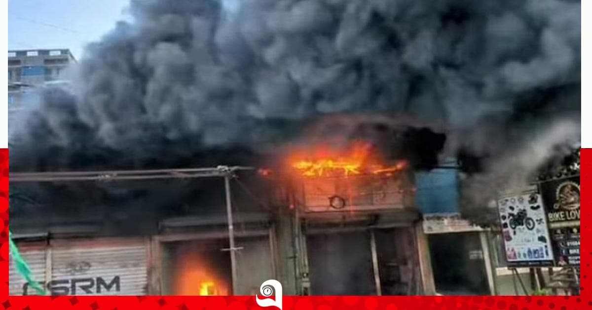 সিদ্ধিরগঞ্জে কেমিক্যাল গোডাউনে ভয়াবহ অগ্নিকাণ্ড