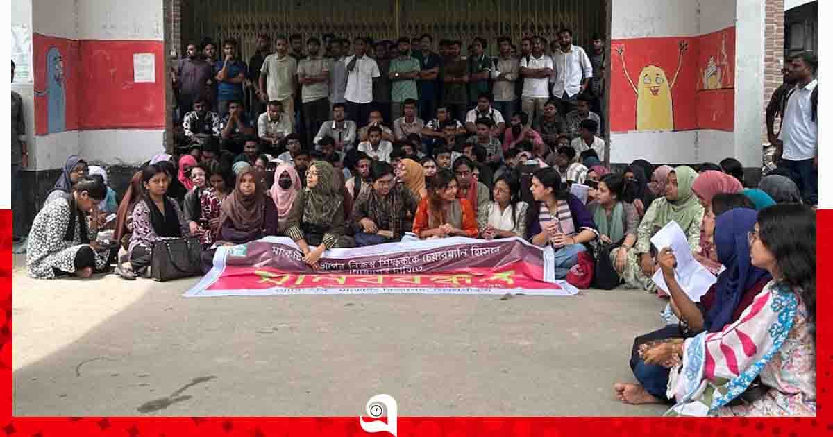 নীতিমালা উপেক্ষা করে ইবিতে সভাপতি নিয়োগ, তালা ঝুলিয়ে বিক্ষোভ