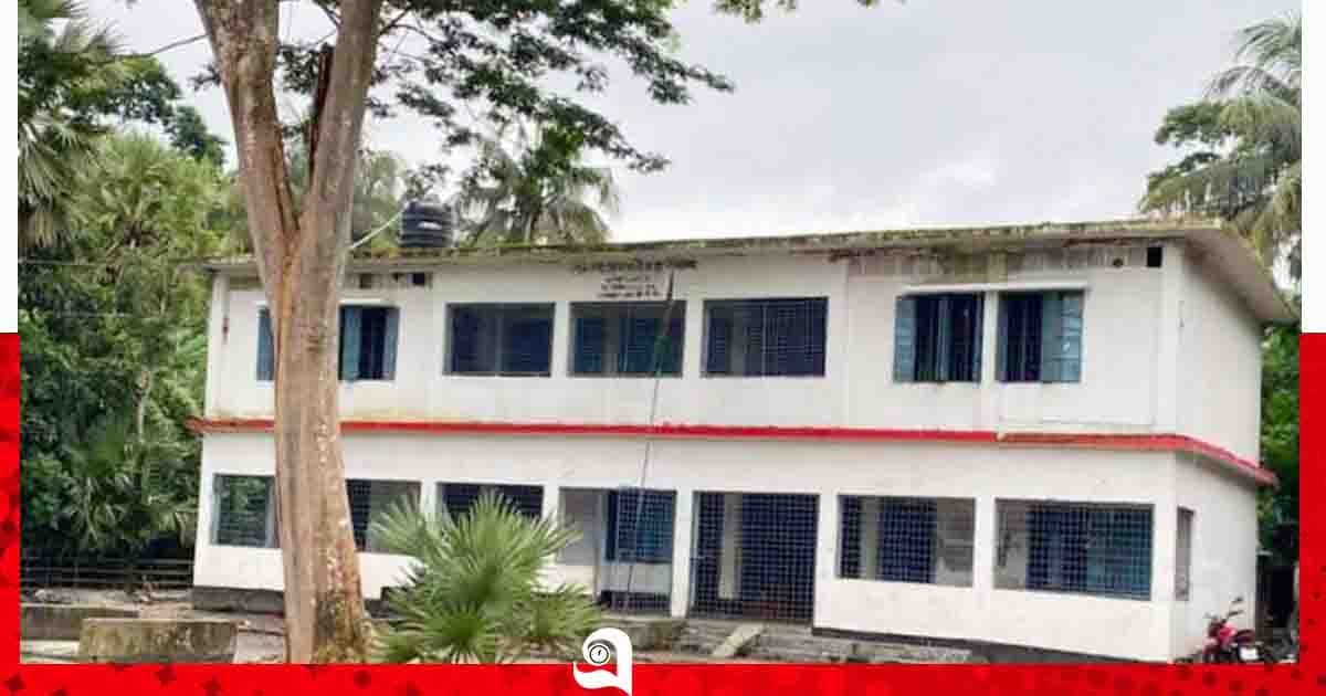 মঠবাড়িয়ার অধিকাংশ প্রাথমিক বিদ্যালয়ে নেই খেলার মাঠ