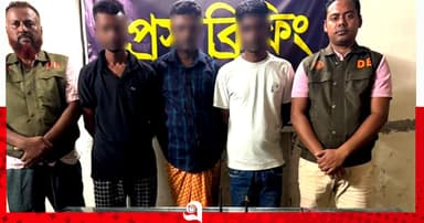 বিজিবির পোশাক, ওয়াকিটকি ও দেশীয় অস্ত্রসহ ডাকাত দলের ৩ সদস্য গ্রেপ্তার